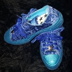 Miley Cyrus (ALL STAR Converse) Women's Shoes